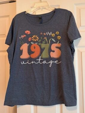 1975 Vintage Floral Graphic Tee - Blue